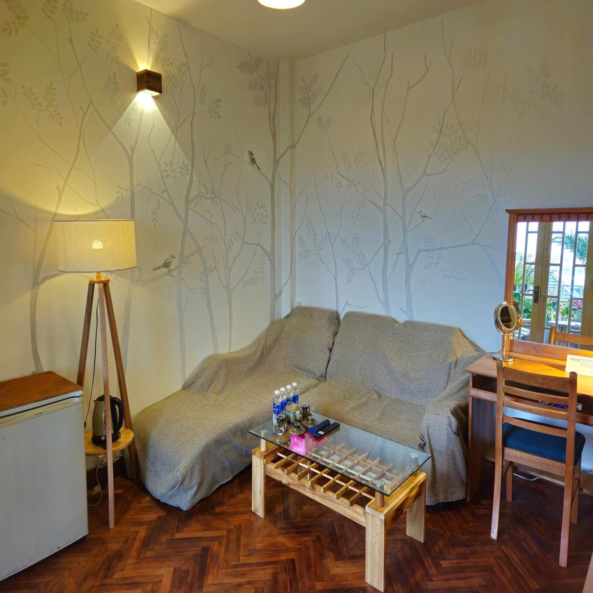 Victory Hotel Hue Bagian luar foto