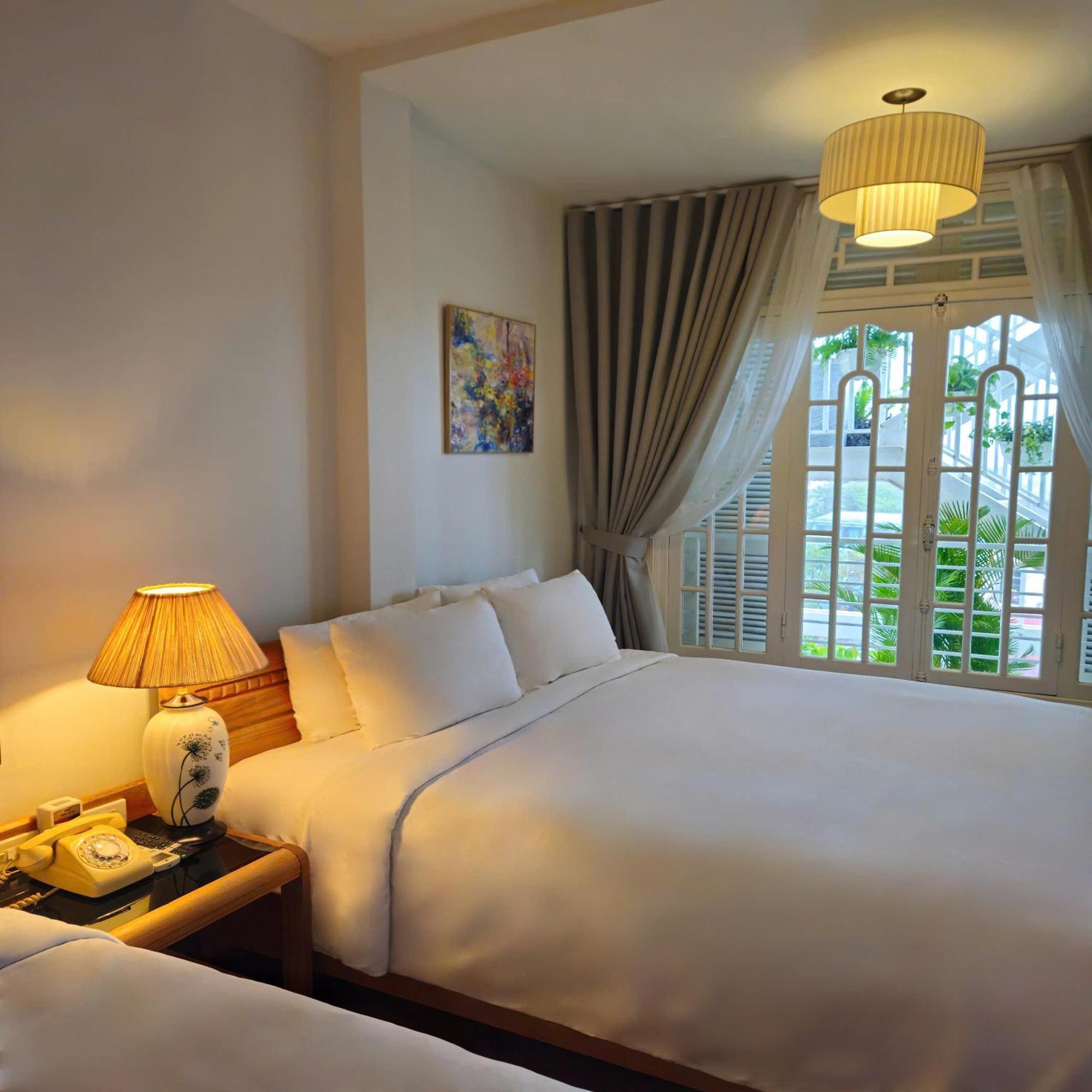 Victory Hotel Hue Bagian luar foto