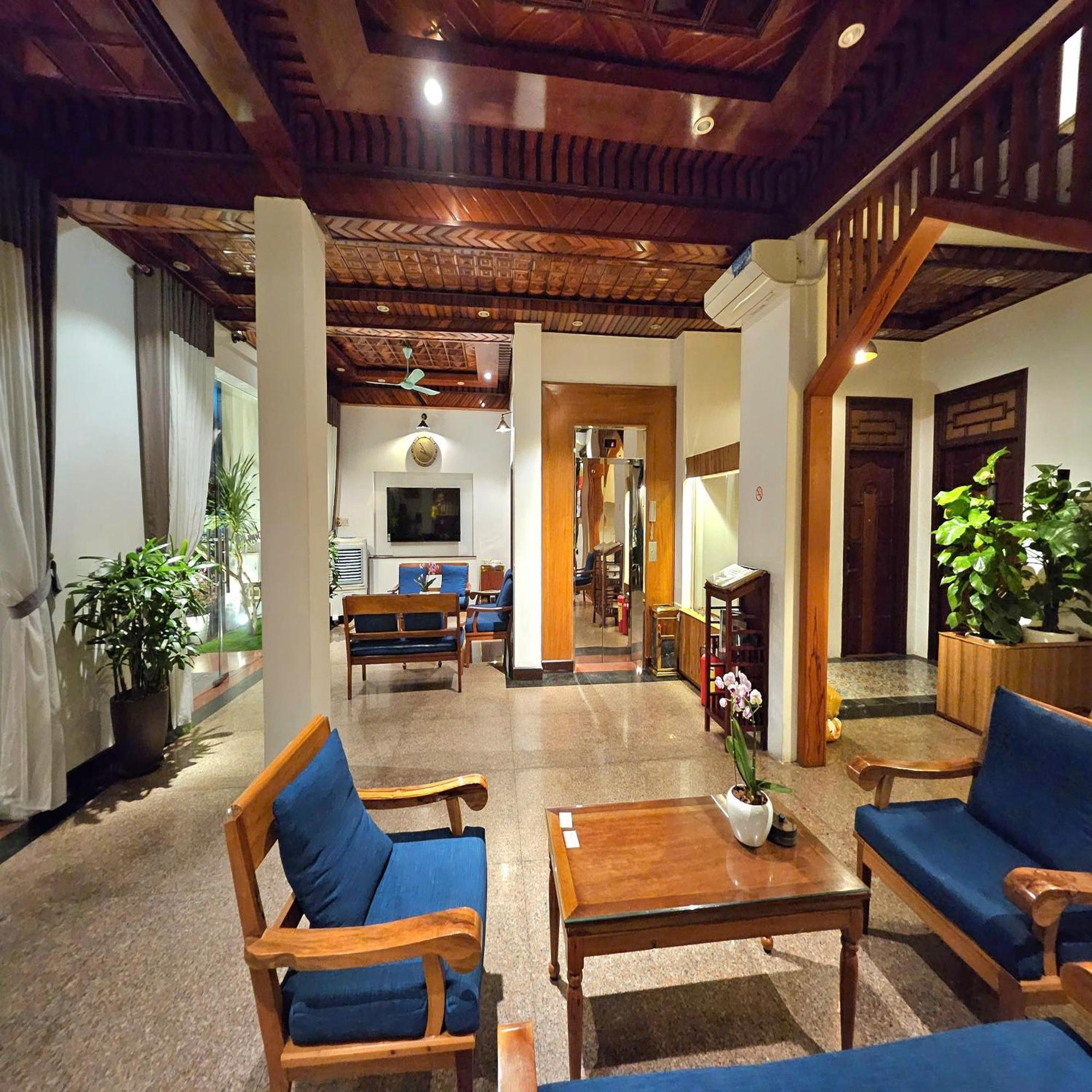 Victory Hotel Hue Bagian luar foto