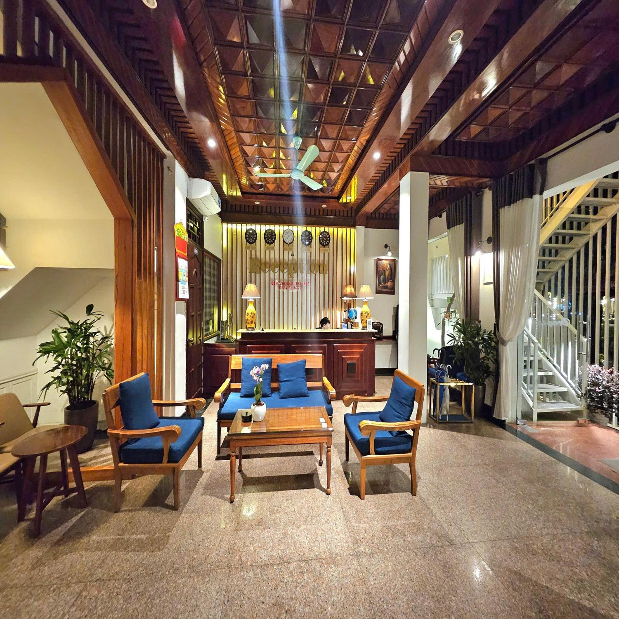 Victory Hotel Hue Bagian luar foto