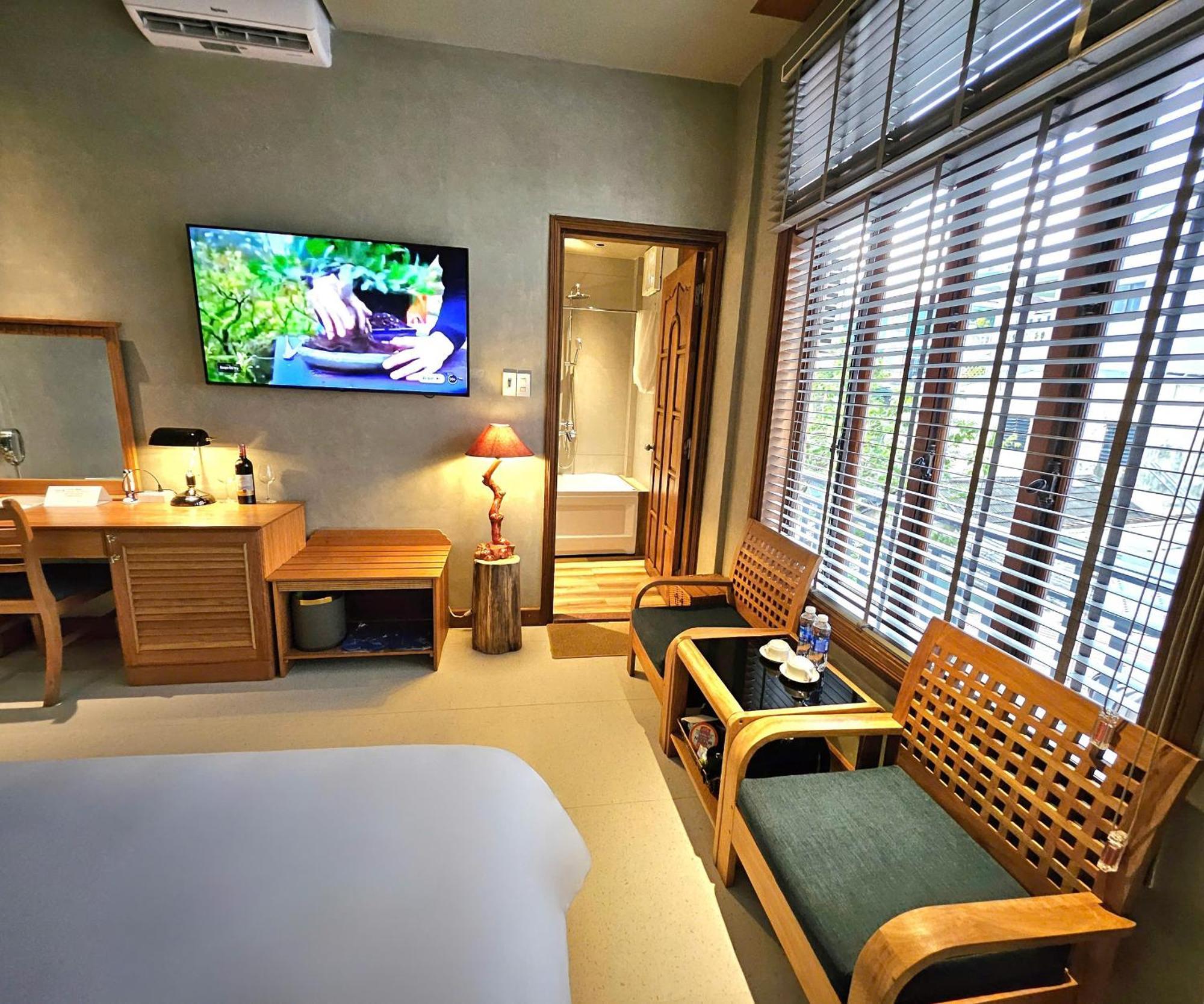 Victory Hotel Hue Bagian luar foto