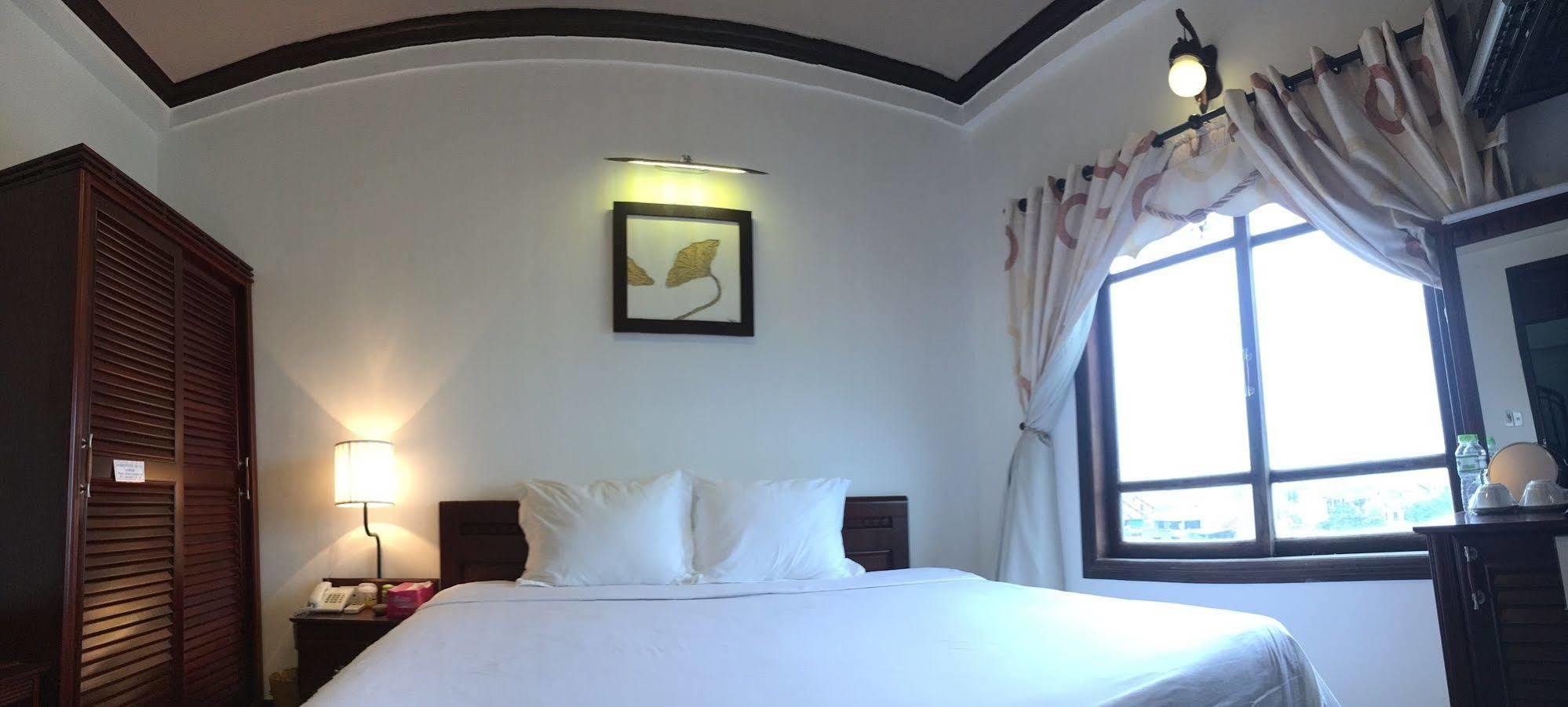 Victory Hotel Hue Bagian luar foto