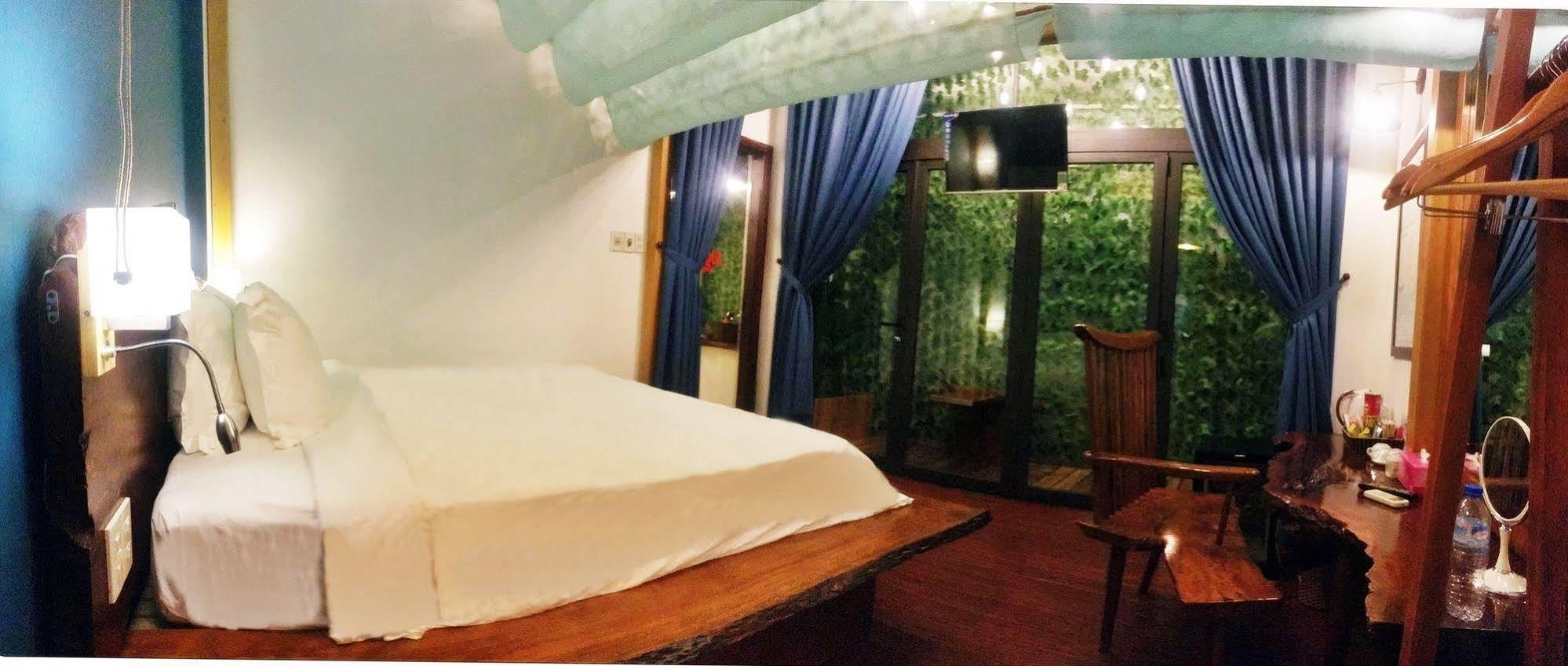 Victory Hotel Hue Bagian luar foto