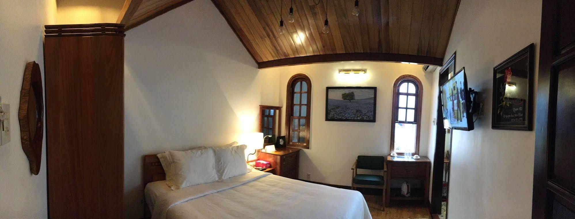 Victory Hotel Hue Bagian luar foto