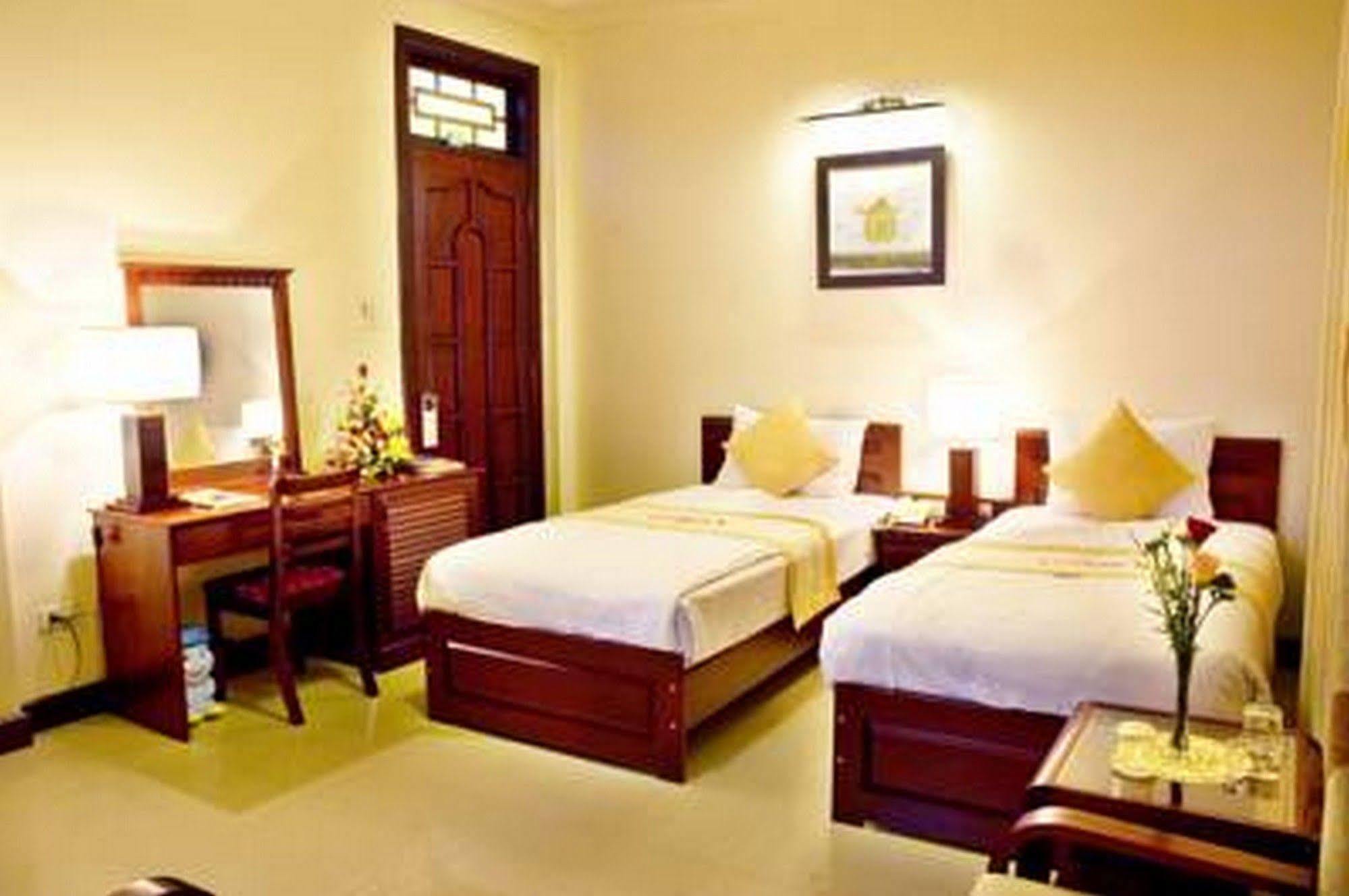 Victory Hotel Hue Bagian luar foto